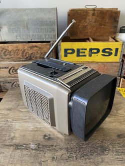 Vintage Quasar Portable Tv And Radio 