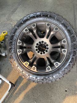 Fuel wheel 285 55 20 brand new