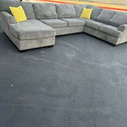 Really Nice Sectional Couch Three Pieces