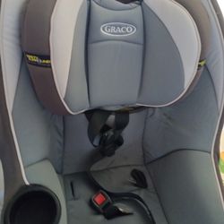 GRACO CAR SEAT..