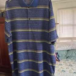 T ‘ Shert Nike Size XL For Man. Cash Only.77023