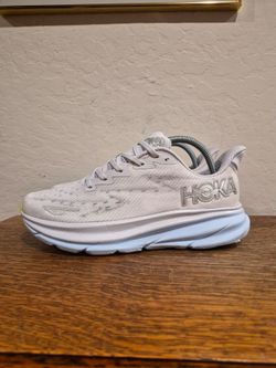 Hoka One One Clifton 9 Athletic Running Shoes 
Women's Size US 9