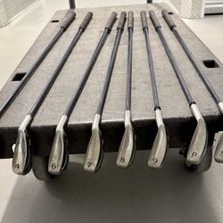 8 Golf Clubs - Mercury Performance Plus - Vintage