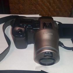 Canon PowerShot Pro 70 + Battery Charger – Vintage Digital Camer