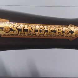 Vintage Very Old  Sewing Machine 100