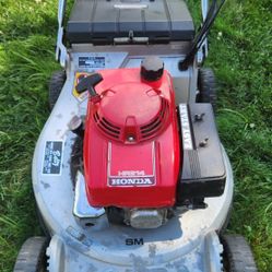 Honda HR214 Self-propelled Lawnmower 
