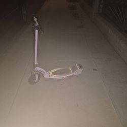 Electric razor scooter 