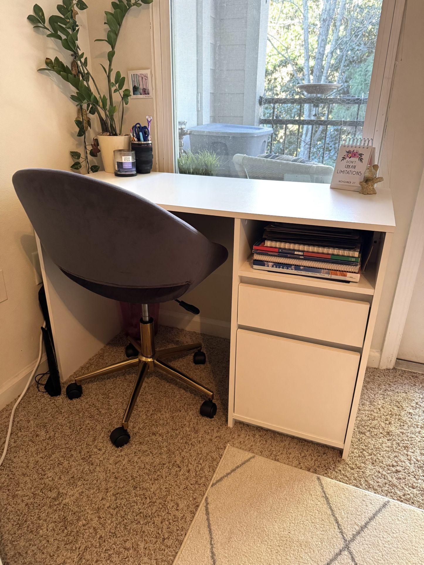 White Desk 