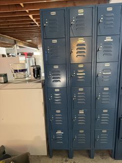 Lockers / Cutting Table