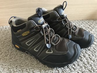 Kids KEEN Shoes Sz 3, Like New