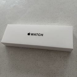 Apple Watch SE 3 Aluminum 40mm, Midnight Case with Midnight Sport Band (Size S/M)