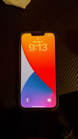 iPhone 13 128 GB w/ Case