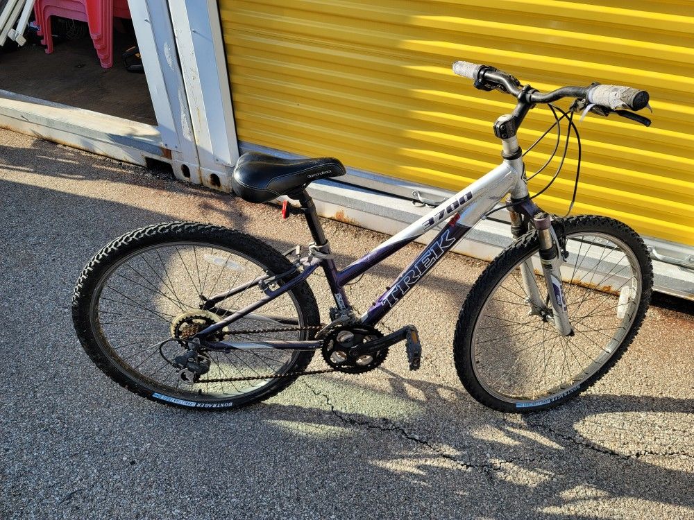 trek bike 3700