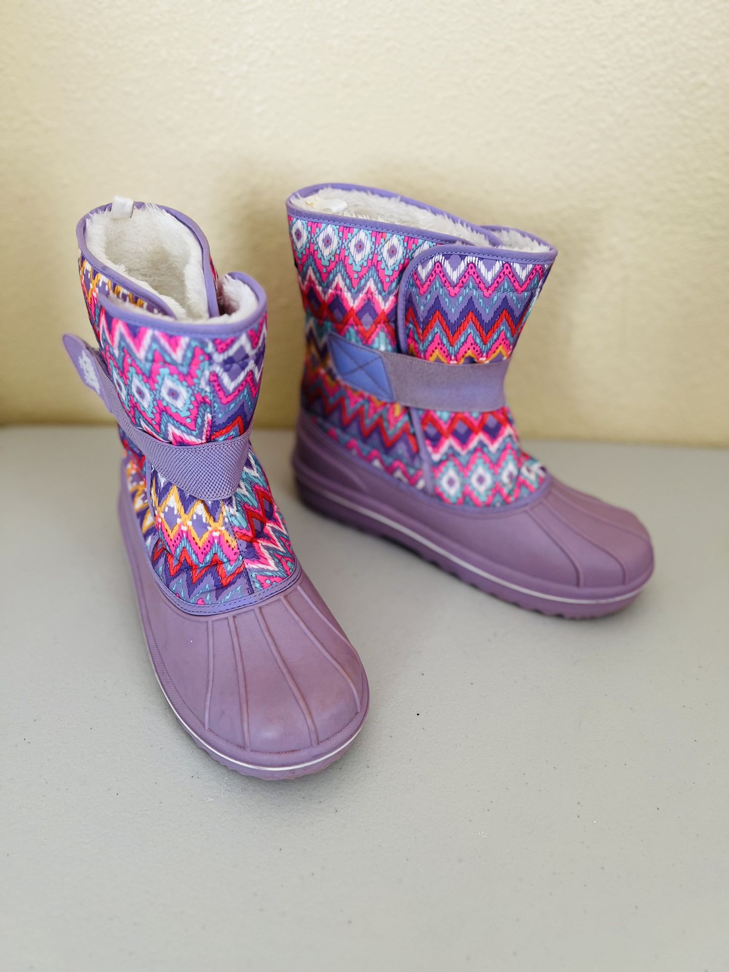 Youth Girls Snow Boots Size 6