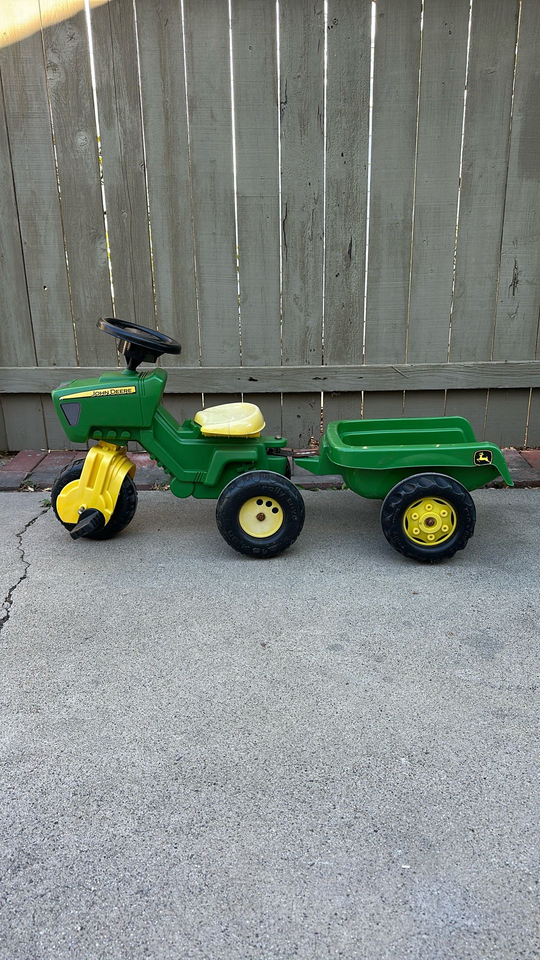 Ride On John Deere 3 Wheel Tractor w/Trailer