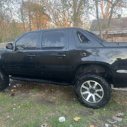 Chevy Avalanche 2008 Levantada Llantas 35 Trabaja Bien 