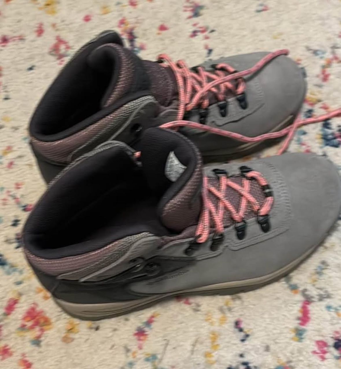 Women’s Columbia Hiking Boots 8.5
