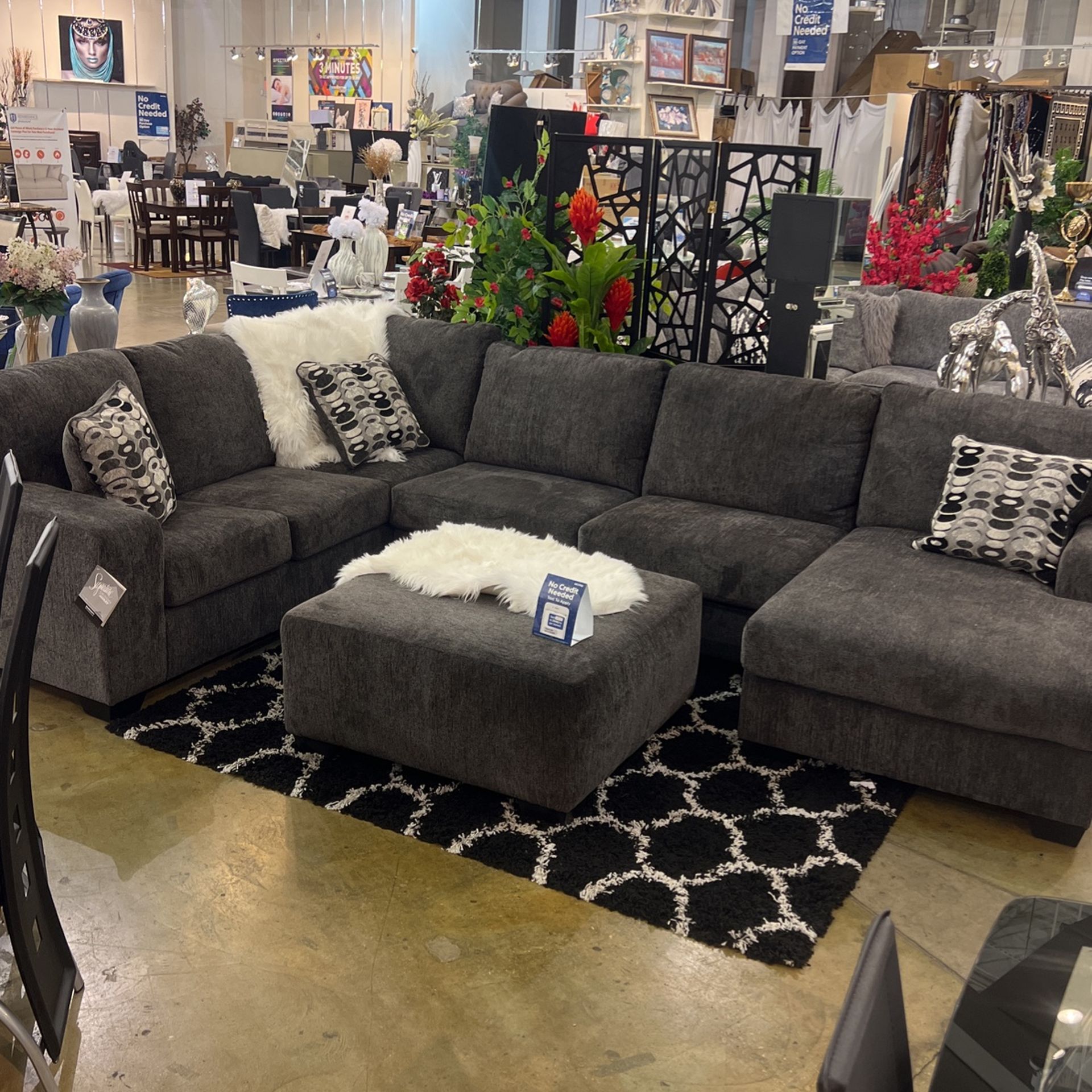 HUGE SECTIONAL