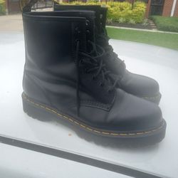 Trade For Metal Detector/// Size 11 Like New,,,,  Dr Martens 