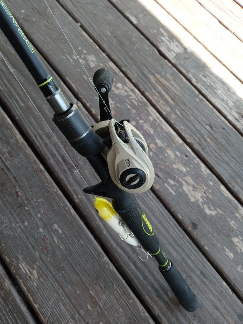 Abu Garcia Roxani Reel With A Lew's Reactor Speed Stick