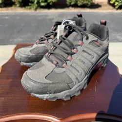BRAND NEW NEVER WORN Fila Hiking Walking Trail Sneakers Shoes Trainers Size Men’s US 9
