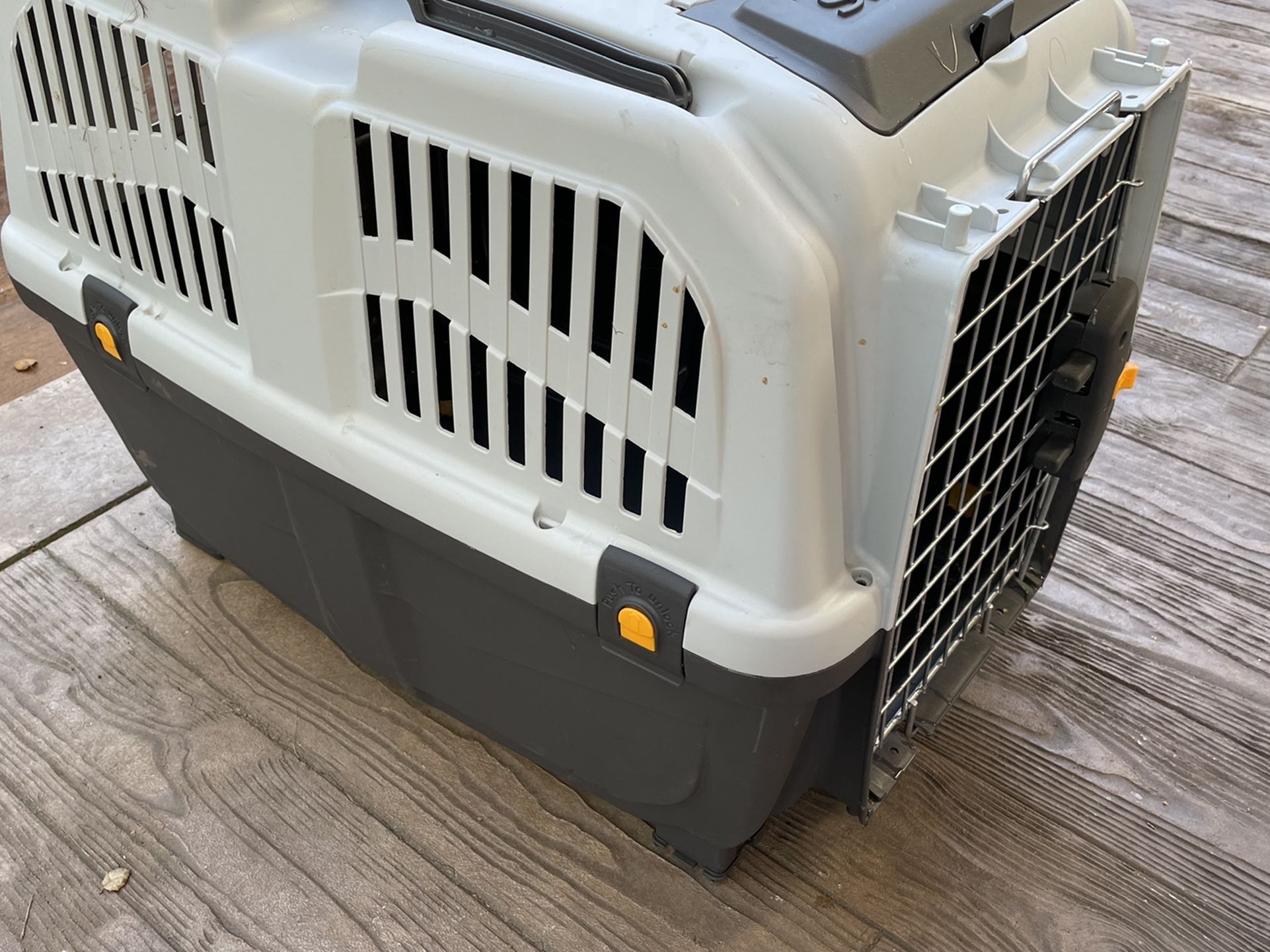 Dog Carrier / Crate