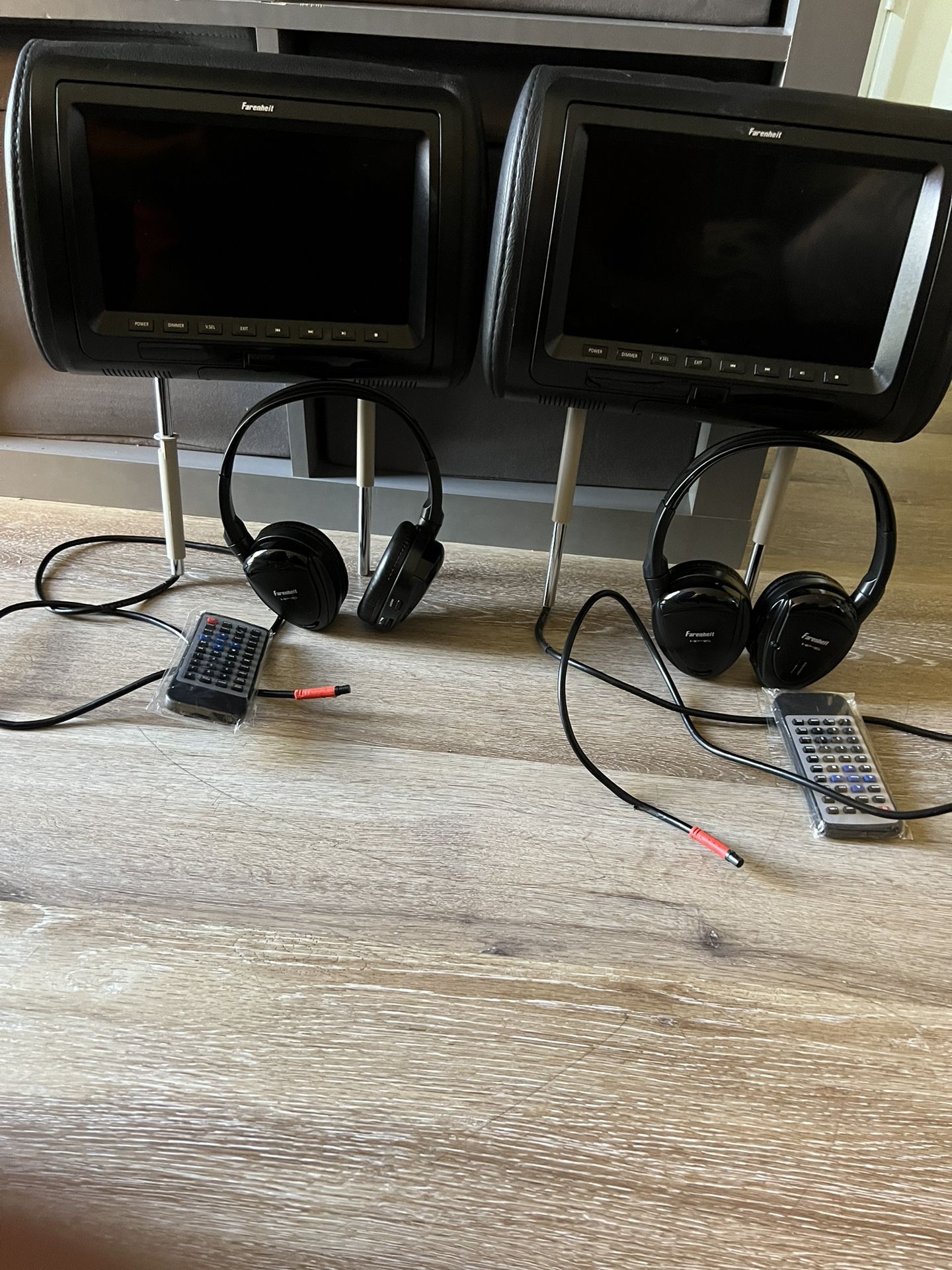 Car System And Head Rest Tv