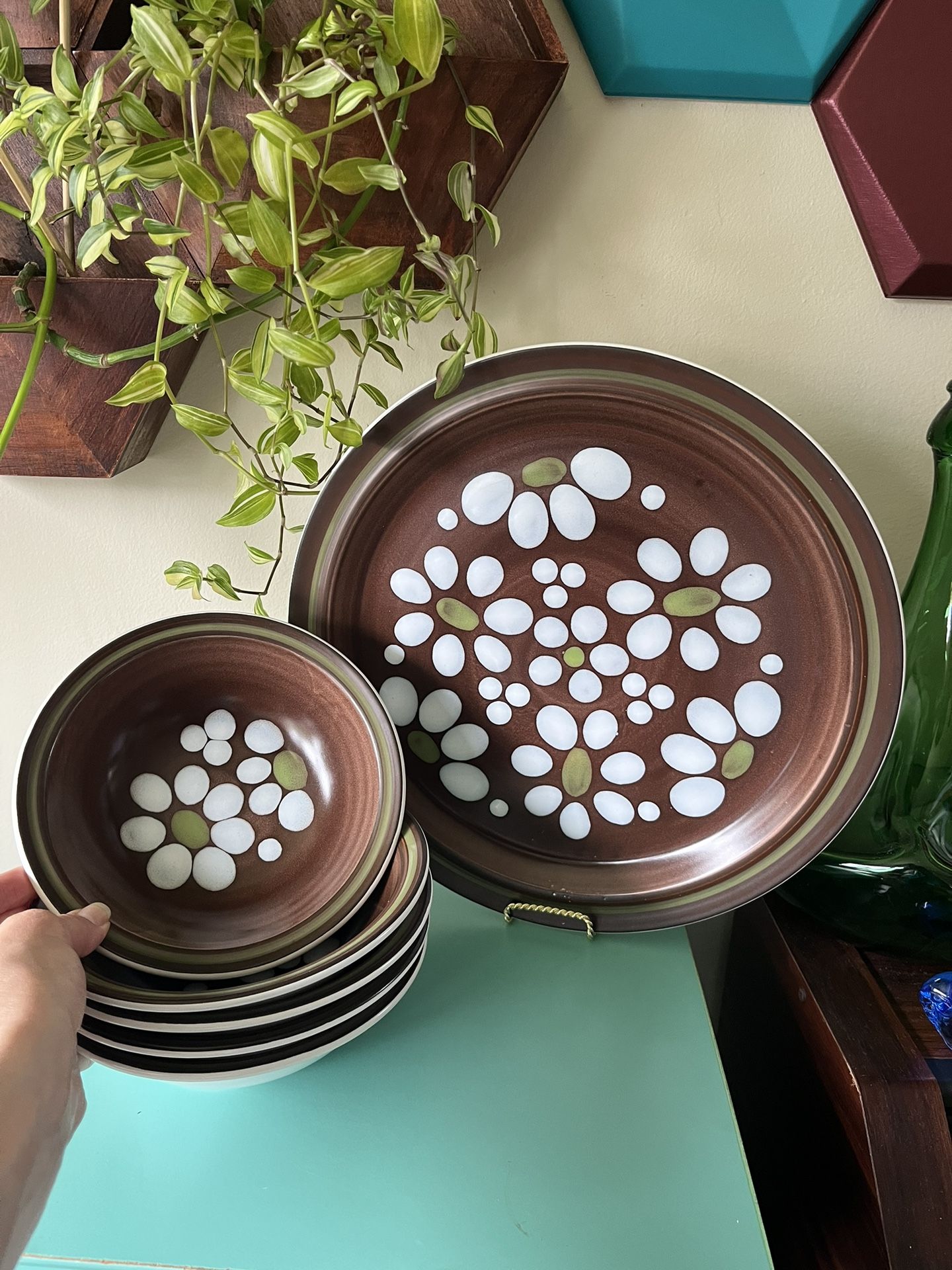 VINTAGE CASUAL CREAM "ELECTRA" DINNERWARE Serenade Serving plate 5 Bowls Brown with white and chartreuse lime green flowers Some specks from manu