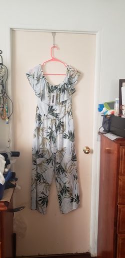 Jumpsuit off the shoulder