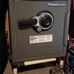 Sentry Fire Safe 1.2-1.5 Cubic Feet