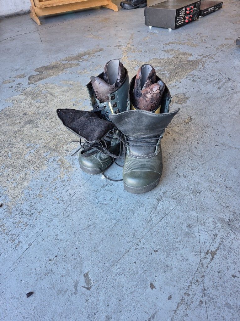 Show Bord Boots Make Me Offer