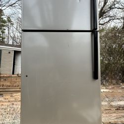 GE Refrigerator 