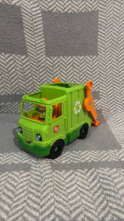 Fisher-Price Little People Recycling Truck Musical Toddler Garbage Toy Set