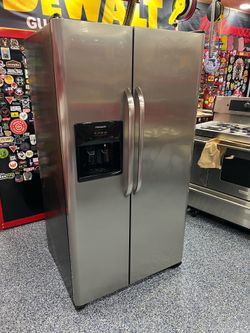 Stainless Steel Frigidaire Refrigerator – Excellent Condition