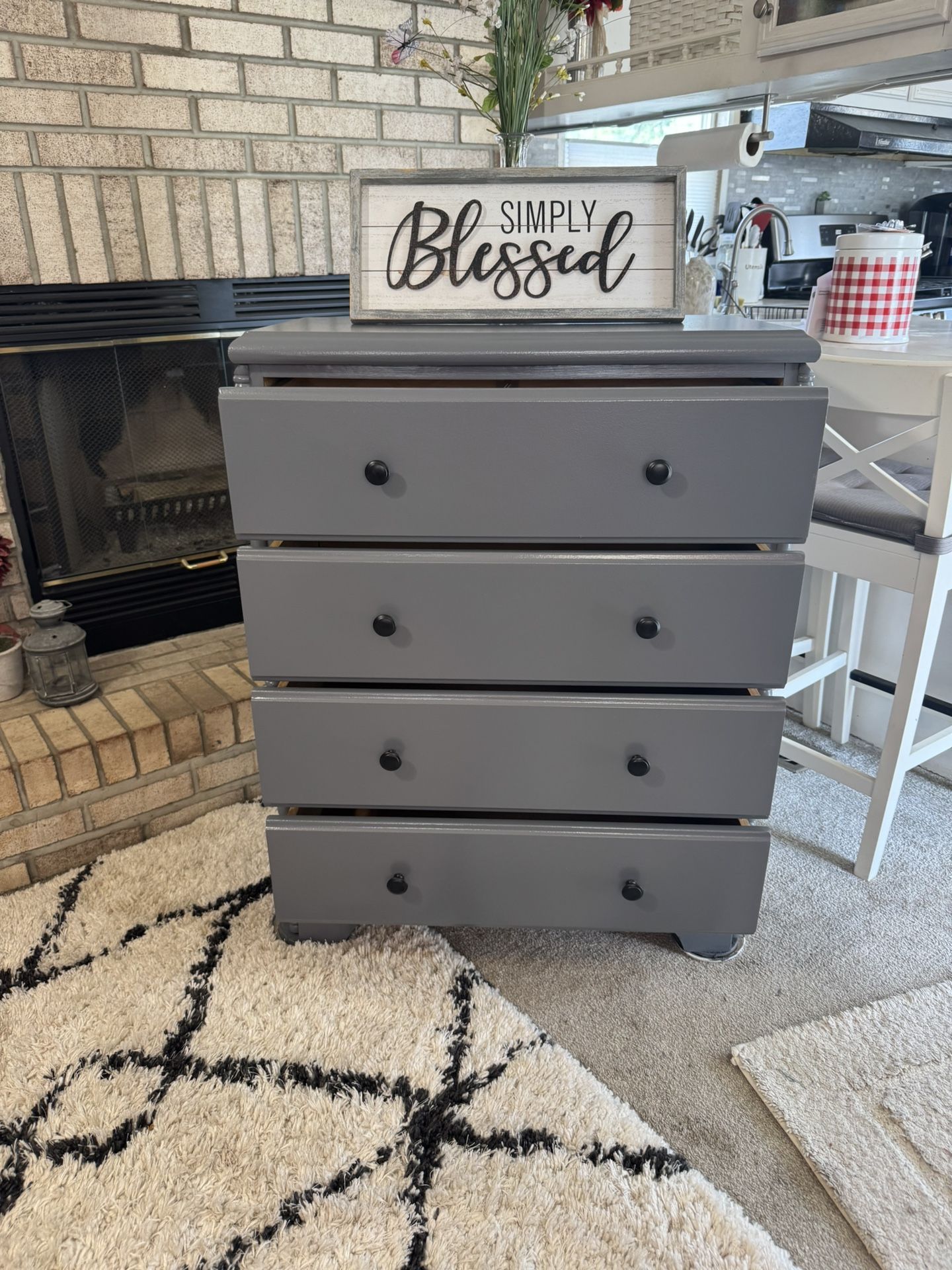 ✨✨GORGEOUS GRAY SHORTER 4 DRAWER DRESSER✨✨