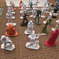 Has bro STAR WARS ESB Command Rebel Alliance lot of 64