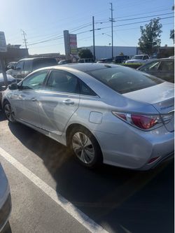 🚗 FOR SALE – 2015 Hyundai Sonata Hybrid – Clean Title  💲Asking: $5,500 OBO  Looking for a reliable, fuel-efficient car? This 2015 Hyundai Sonata Hyb