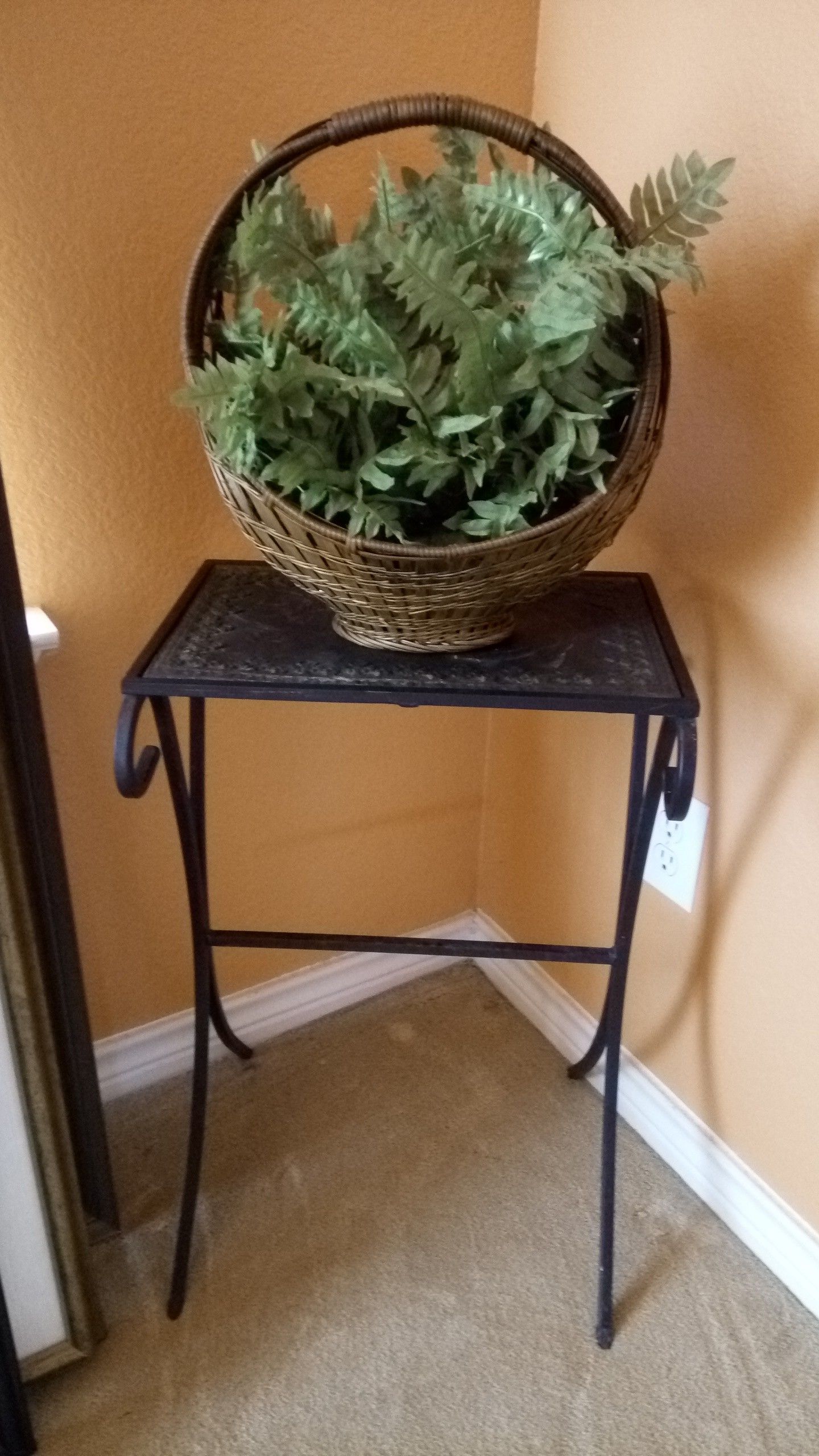 25" H Metal stand. Plant Not INCLUDED