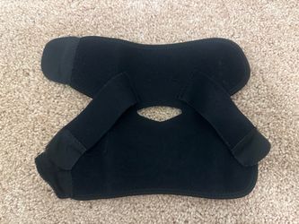 Black Adjustable Knee Support Brace with Straps – Used