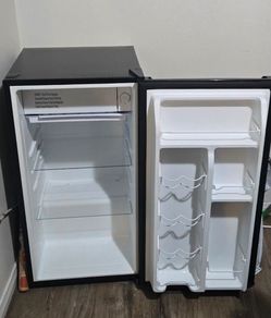 Galanz 3.3 Cu ft One Door Mini Fridge, Black Estar