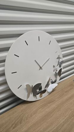 NICE BUTTERFLY CLOCK