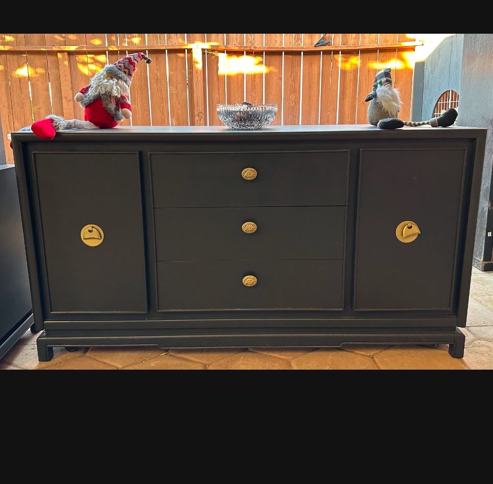 Gorgeous Black Dresser / TV Stand With Three Drawers And Hidden Cabinet Storage