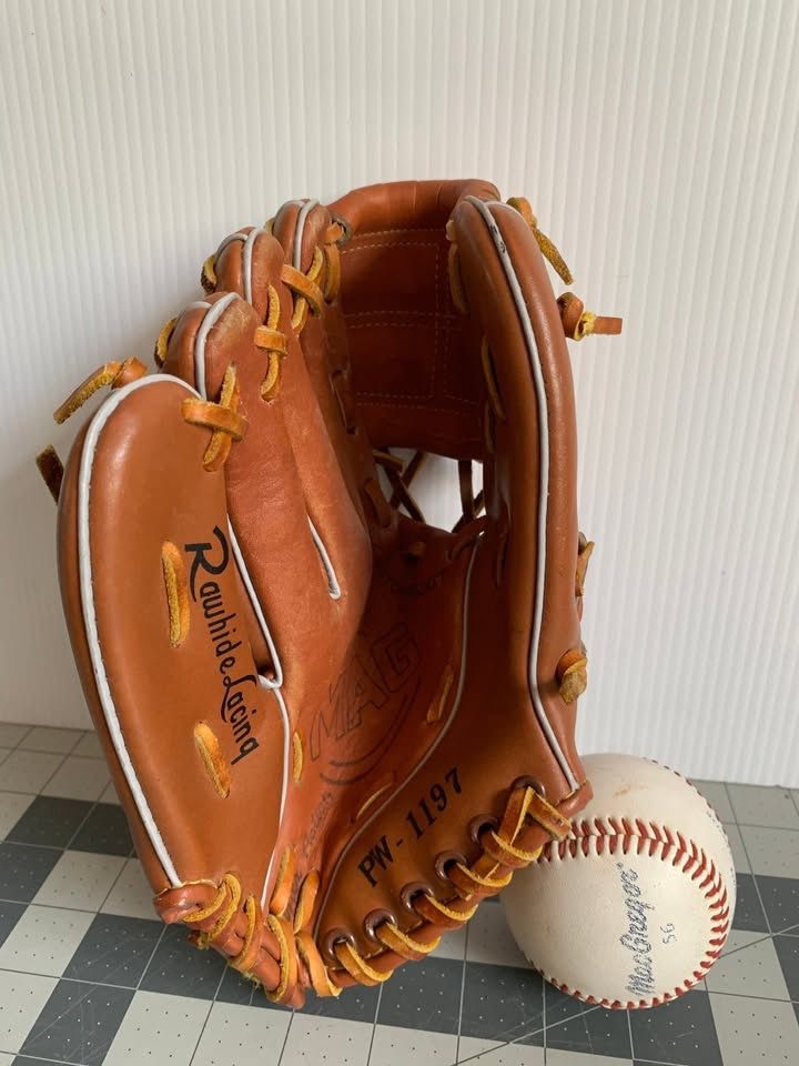 MAG Pee Wee Left Handed Little League Baseball Glove
