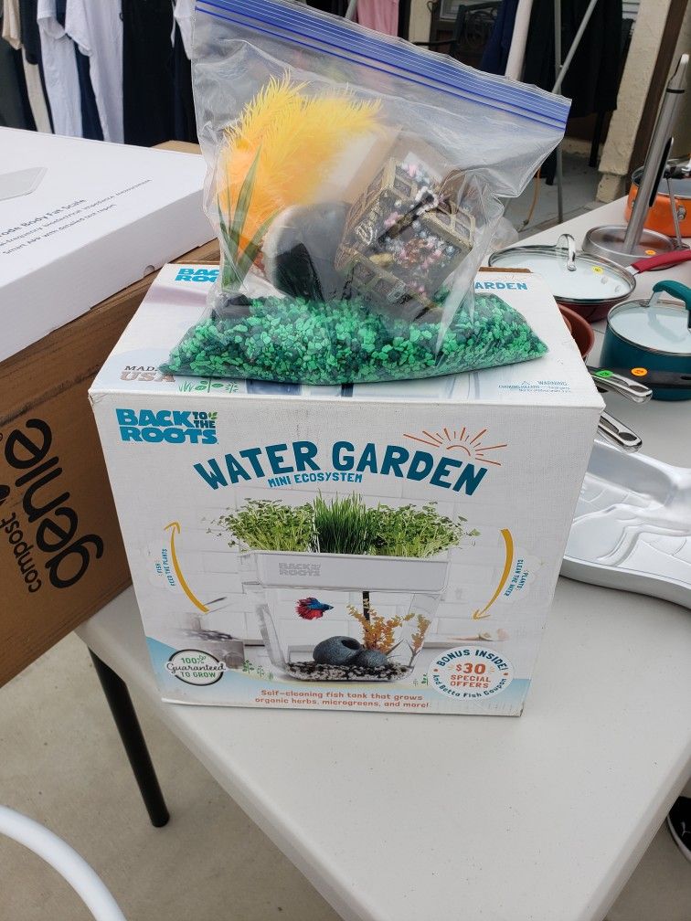 Back To The Roots Aquaponic Tank