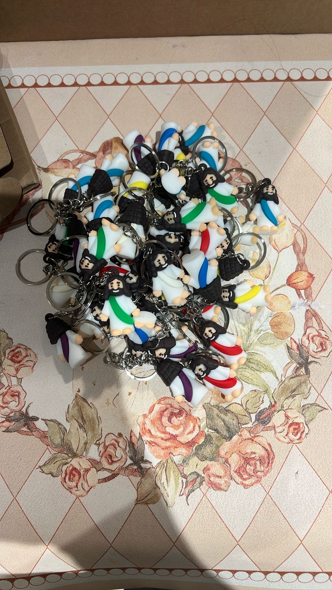 Sumind 48 Pcs Jesus Toys Figurine Christian Keychain Jesus Doll Religious Keychain Bulk Classic Christian Rings for Christ(Multicolor,White Skin Class