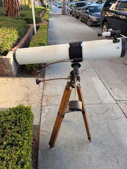 Refractor Telescope with Wooden Tripod