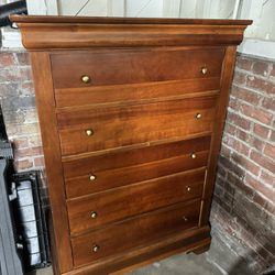 5 Draw Dresser In Great Condition