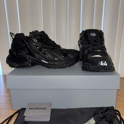 Balenciaga runner black