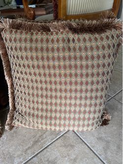 Large decorative pillows. Dimensions 25x24