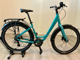 Gorgeous Giant Comfortable Hybrid | LOADED | LIKE NEW | 1-owner | Ready to Roll | Disc Brakes